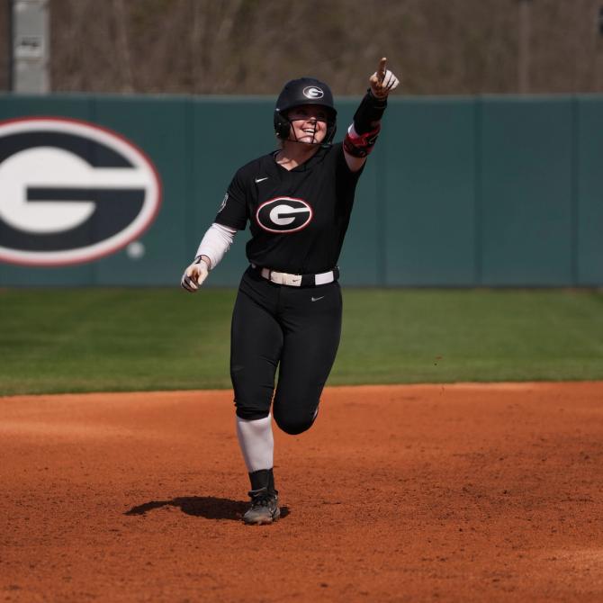 No. 3 Georgia softball sophomore Sarah Gordon rounds the bases.