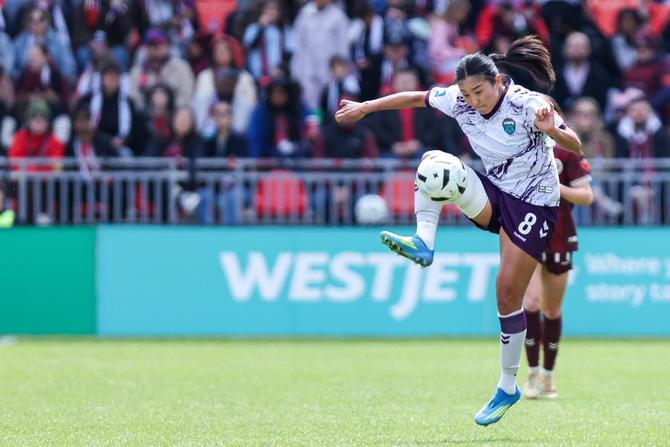 Cho So-Hyun controls the ball during an NSL game between AFC Toronto and Halifax Tides.