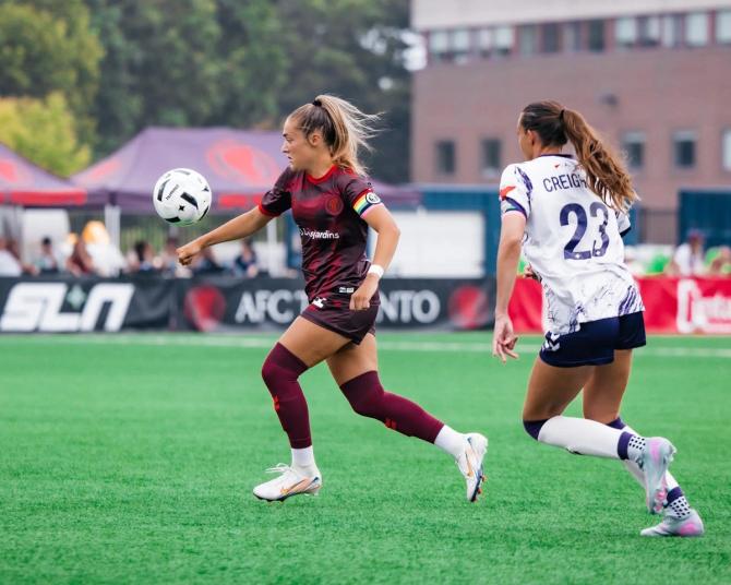 Kaylee Hunter controls the ball for AFC Toronto.