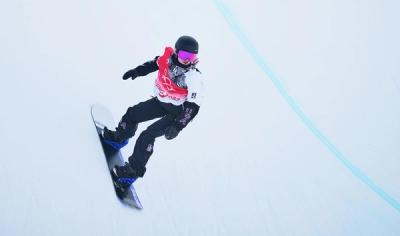 Snowboarder Maddie Mastro books a deal with Twix