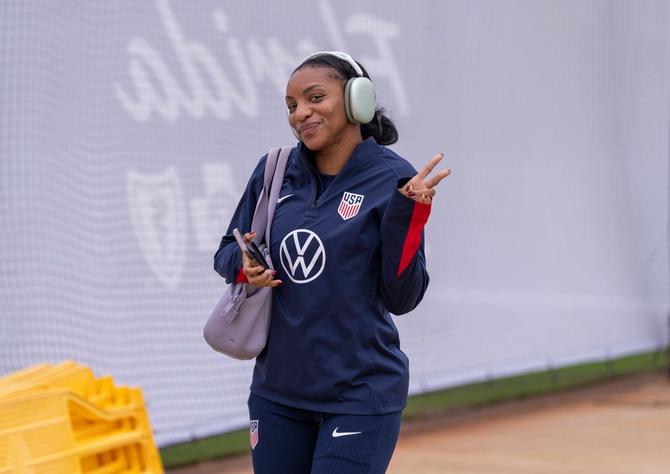 Crystal Dunn of the United States arrives at the field during USWNT training at Florida Blue Training Center on January 22, 2025 in Fort Lauderdale, Florida.
