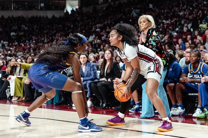 South Carolina’s Te-Hina Paopao handles the ball against LSU’s Flau’jae Johnson.