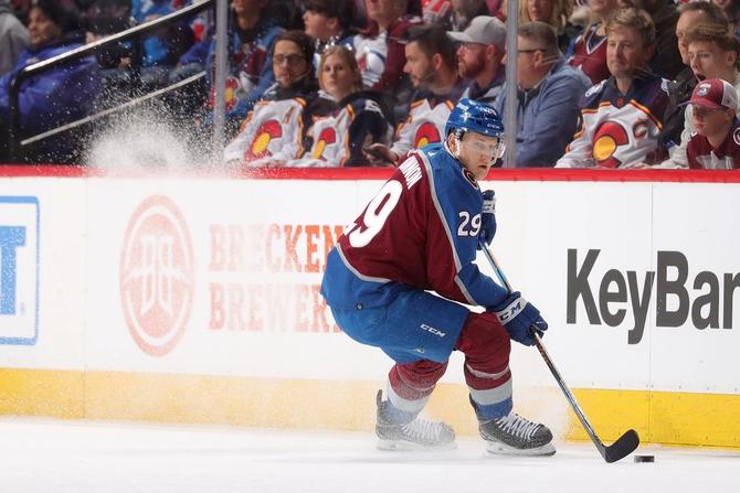 Nathan MacKinnon skates up the ice with the puck.