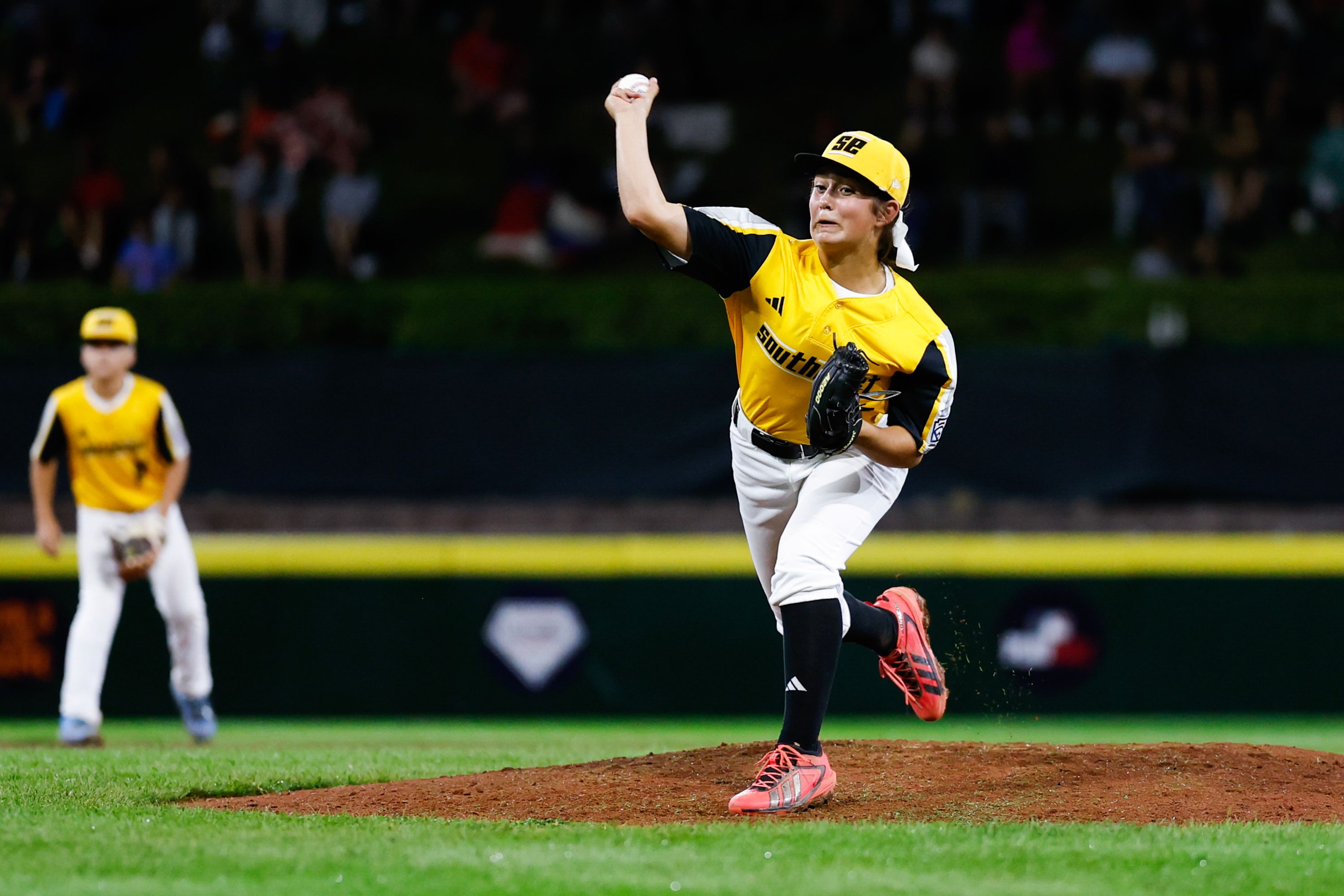 Kinley Rasmus pitches