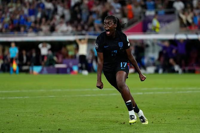 Michelle Agyemang scores the equalizer for England at the UEFA Women’s Euro.