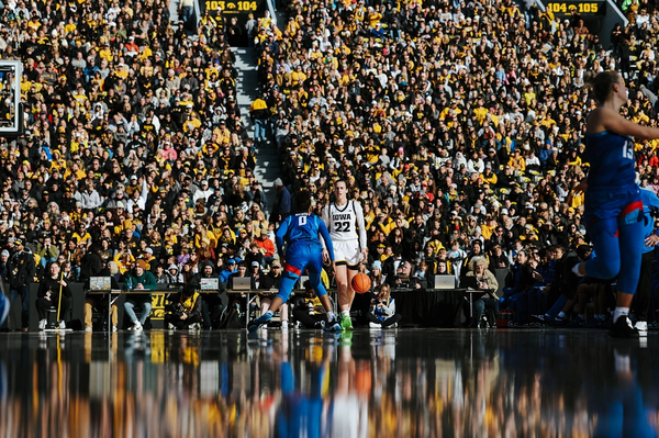 Iowa Hawkeyes bring in record-breaking crowd at outdoor women's basketball game