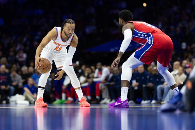 NY Knicks Jalen Brunson squares up to Philadelphia 76er Paul George.