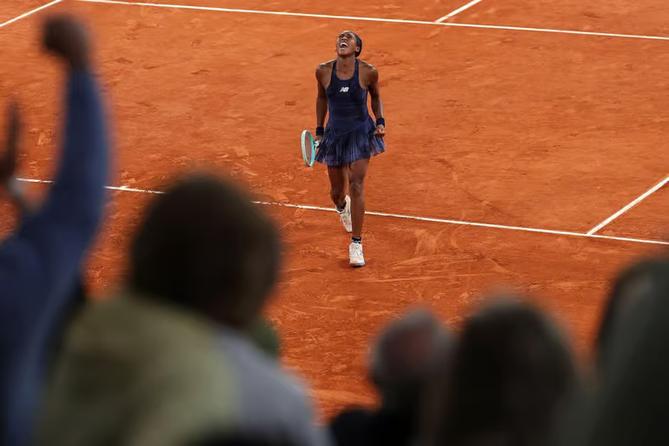 Coco Gauff celebrates after scoring a point at the French Open.