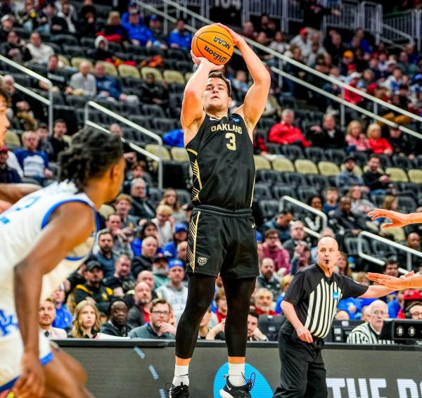 No. 14–seed Oakland guard Jack Gohlke helps take down No. 3 Kentucky, and other news from men’s March Madness