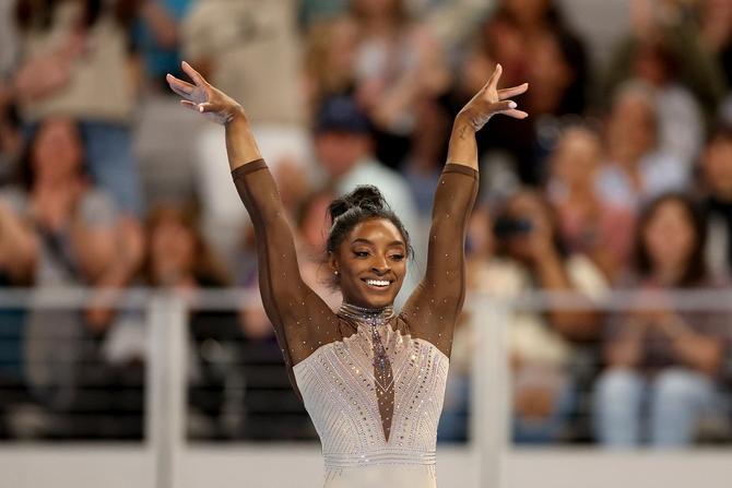 Simone Biles competes