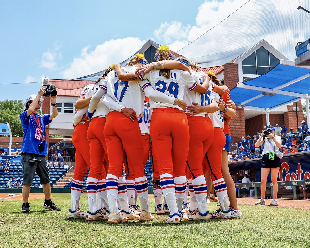 Who are the eight teams competing at this year's Women's College World Series?