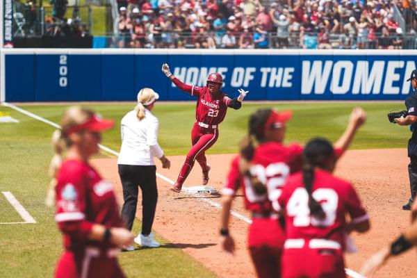 Four teams survived the weekend to play in today’s NCAA softball national semifinals
