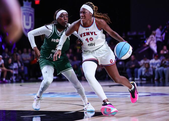 Vinyl BC star Rhyne Howard dribbles the ball around Kahleah Copper of Rose BC.