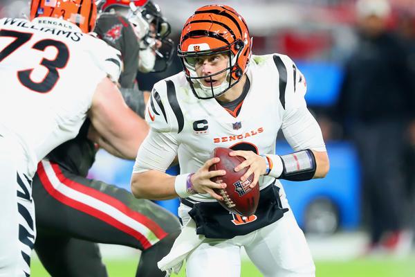 NFL Week 16 - fifteen football games across three days
