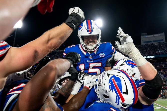 Matt Prater celebrating with his Buffalo Bills teammates