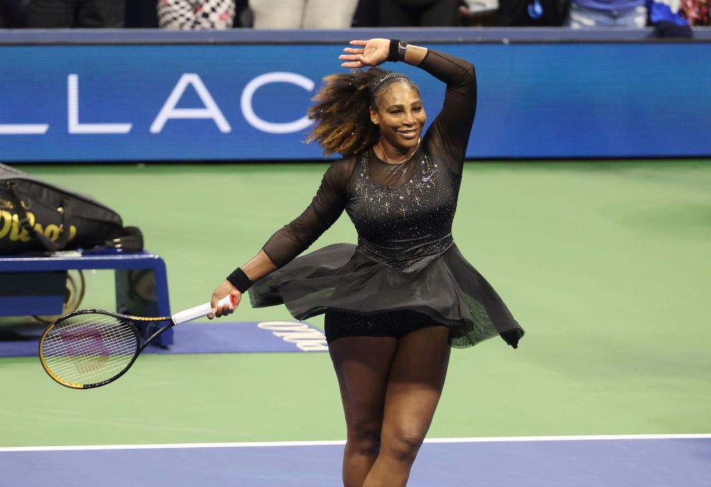 Serena Williams wins first match in straight sets