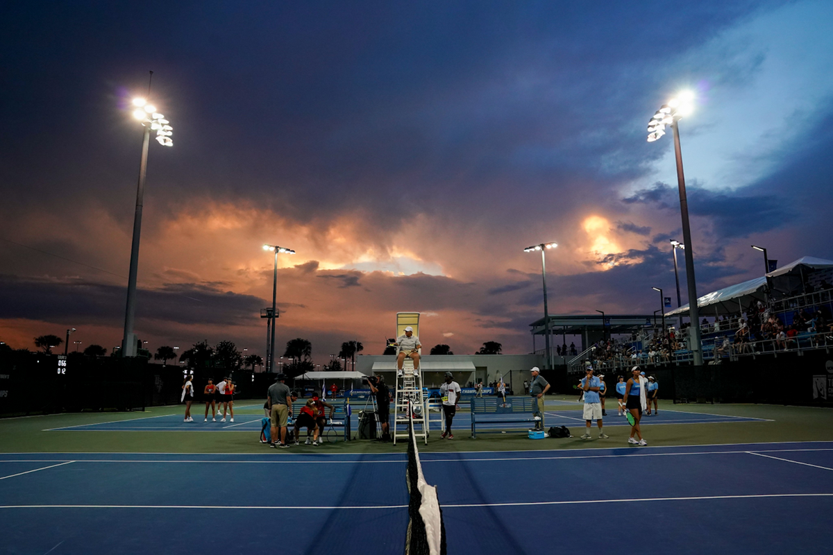 How does college tennis work?
