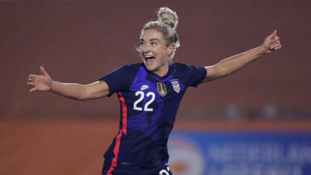 Kristie Mewis celebrates