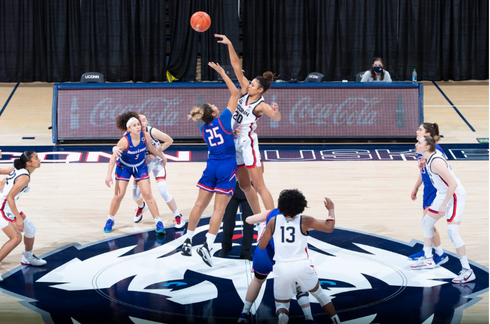 Paige Buecker Posts 17 Points in UConn Debut