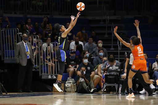 Dallas: Allisha Gray day ends with a win for the Wings