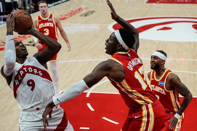 Toronto Raptor R.J. Barrett shoots the ball over an Atlanta Hawks defender in the team’s season opener.