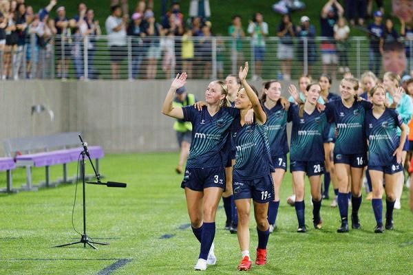 Amateur team Minnesota Aurora is talking to investing to investors about jumping to a professional league