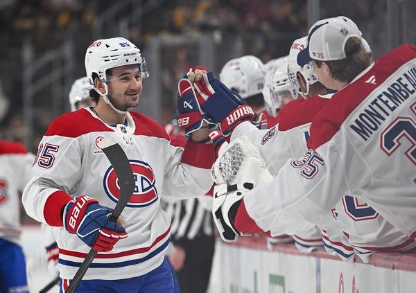 Gay hockey romance at an NHL game? We’re in.