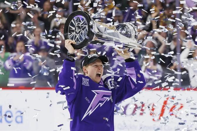 Minnesota Frost captain Kendall Coyne Schofield hoists the Walter Cup.