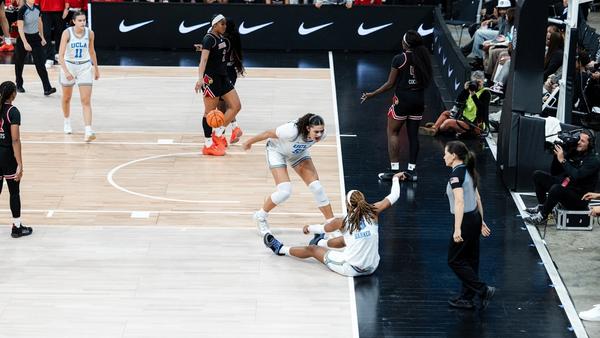 First top-25 women’s college basketball matchups of the season did not disappoint
