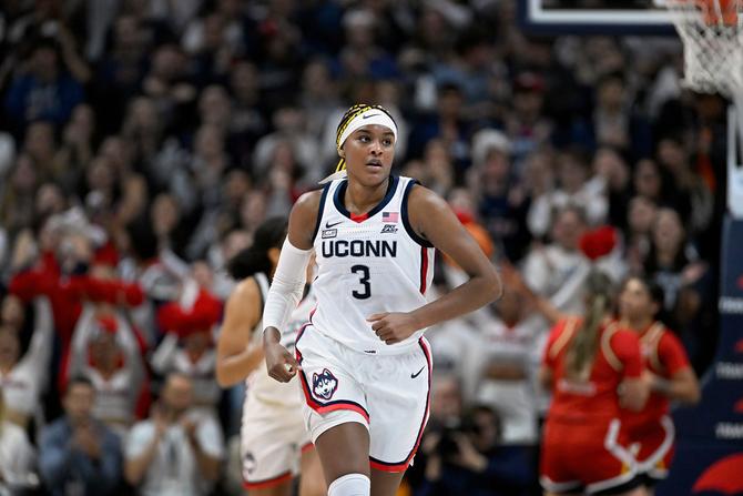 UConn’s Aaliyah Edwards runs up the court