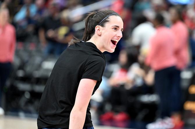 Caitlin Clark #22 of the Indiana Fever warms up before the game against the Washington Mystics at Capital One Arena on September 19, 2024 in Washington, DC.