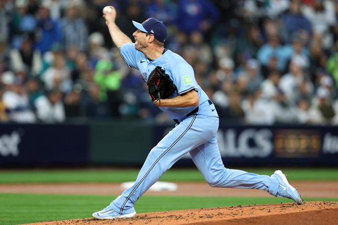 Max Scherzer throwing a baseball off the mound