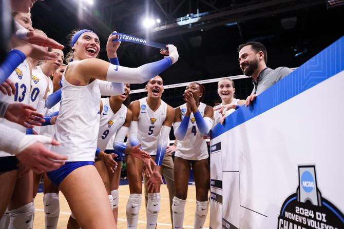 Pitt volleyball team celebrates their Elite Eight berth.