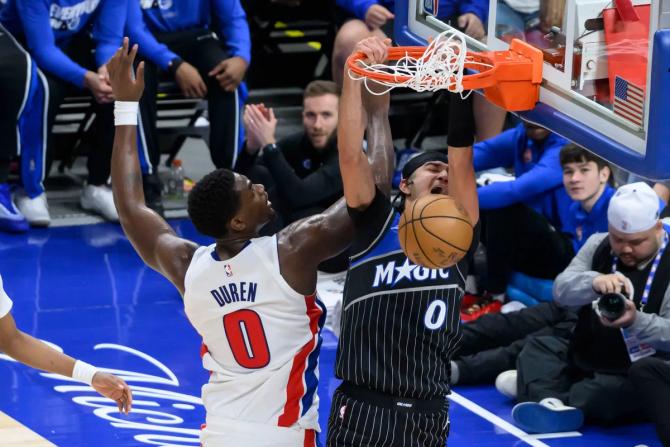 Orlando Magic scores on Detroit Pistons.