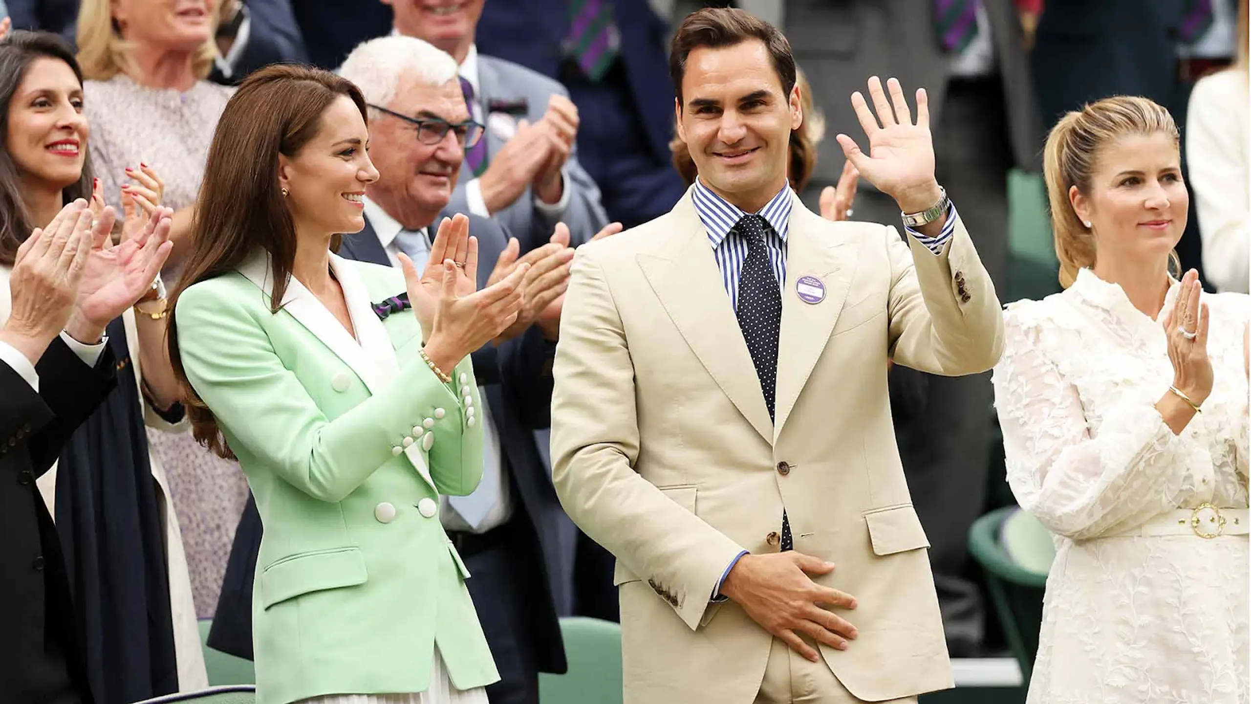 Roger Federer waving to the crowd