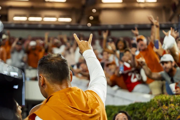 No. 4 Texas pulls off stunning upset over No. 10 Alabama