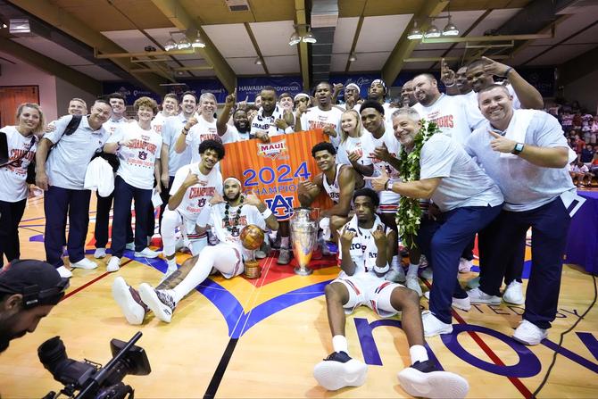 The Auburn men’s basketball team poses after winning the Maui Invitational