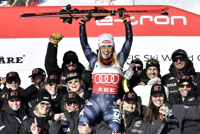 Mikaela Shiffrin of Team United States celebrates with the US ski team during the Audi FIS Alpine Ski World Cup Women's Slalom on March 11, 2023 in Are, Sweden.