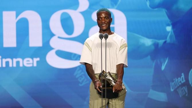 Kansas City Current star Temwa Chawinga accepts second NWSL MVP award.