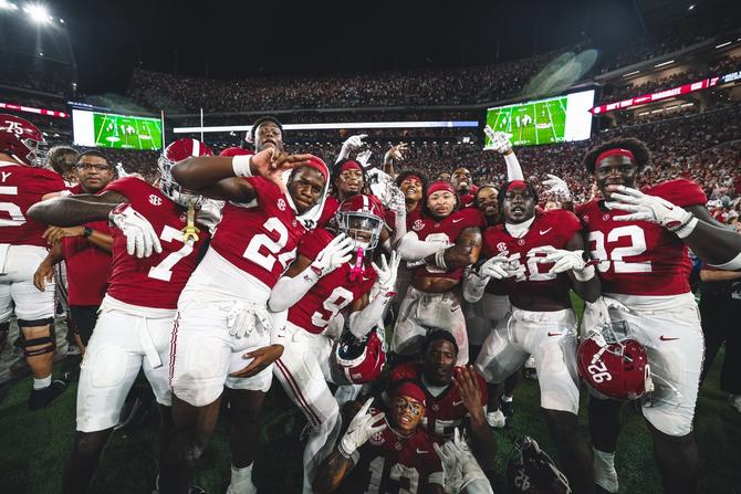 Members of the Alabama football team pose for a photo after beating Georgia.