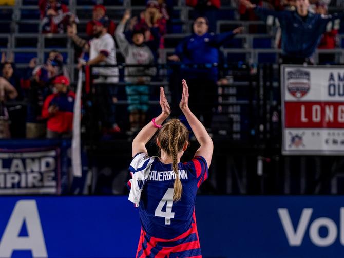 USWNT captain Becky Sauerbrunn waves to the fans.