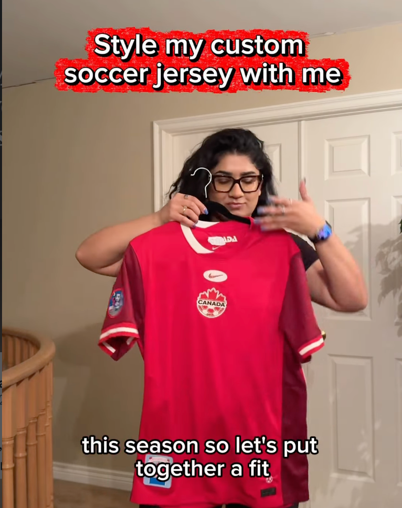 Fits with jerseys > 🤩