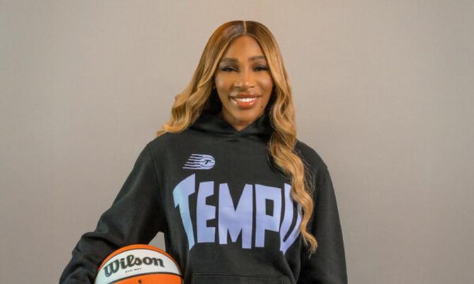 Serena Williams poses in Toronto Tempo gear.