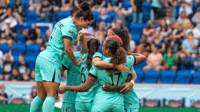 Kansas City Current celebrate after a goal.