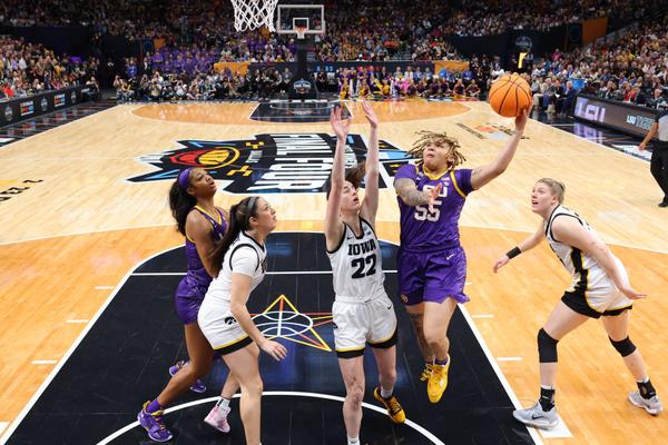 A recent poll reveals that Americans believe that student-athletes should get paid