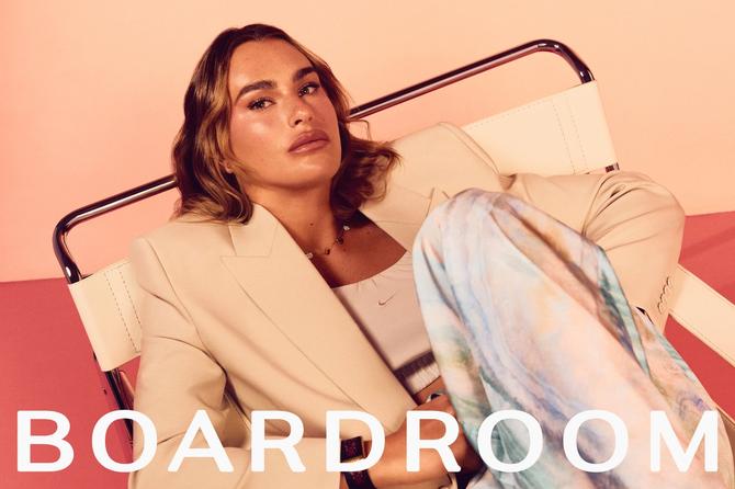 Aryna Sabalenka posing