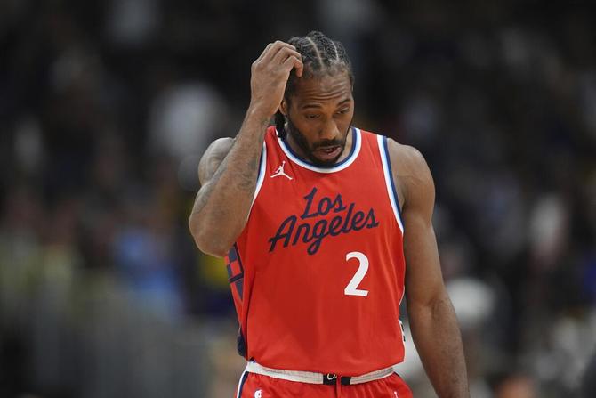 Kawhi Leonard scratches his head.