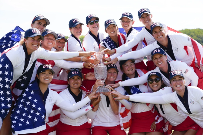 Team USA players post after winning the Solheim Cup