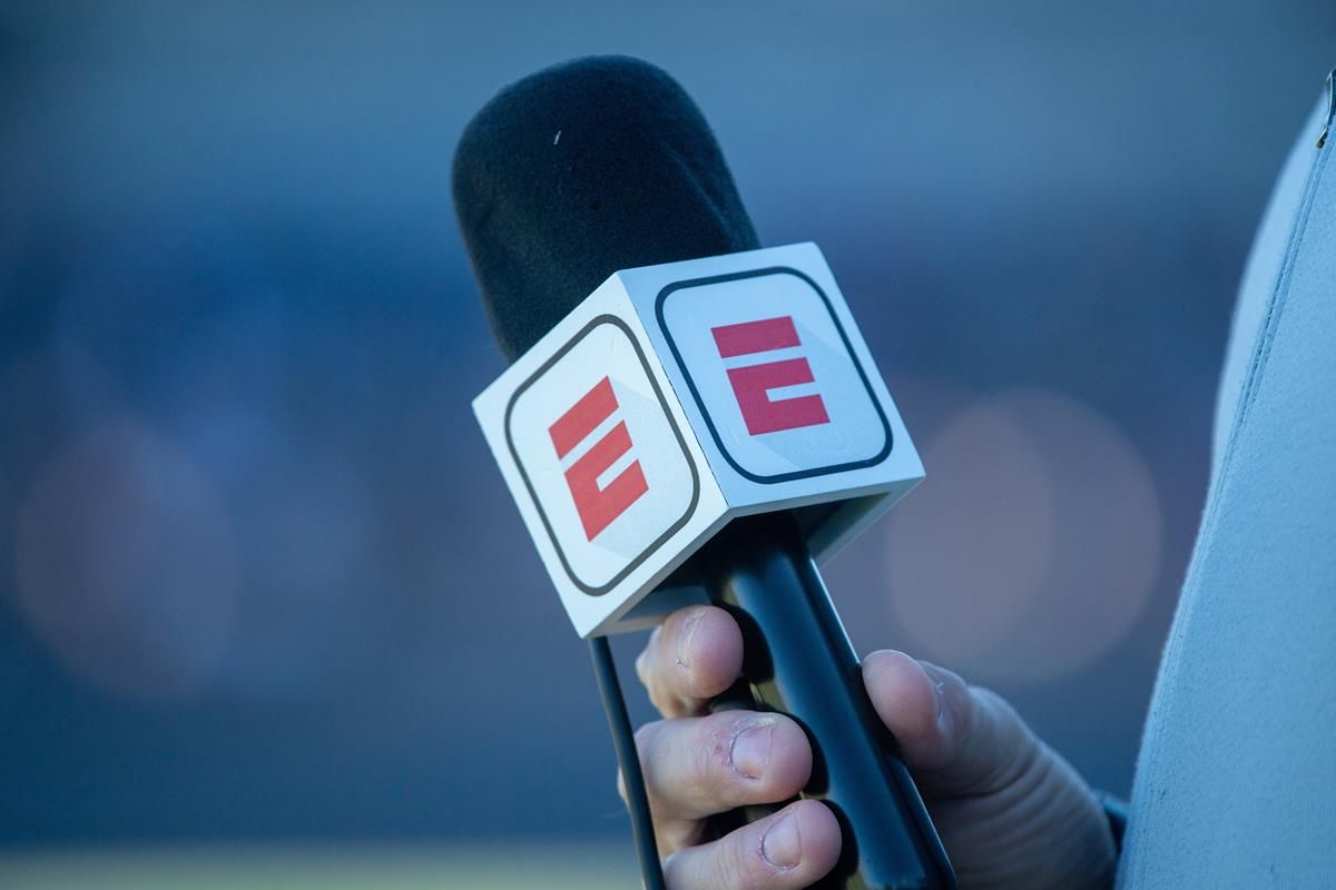 ESPN considers an online and mobile app feature to become the hub for sports fans
