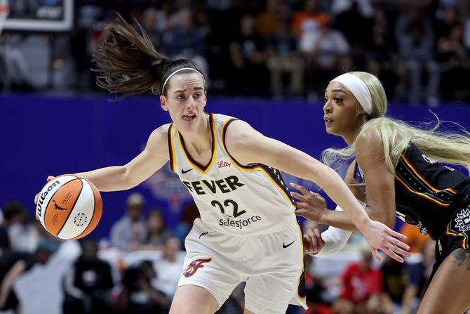 Caitlin Clark dribbling the ball in her Indiana Fever debut